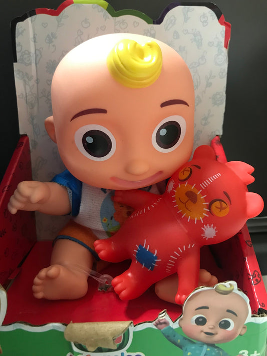 BONECO BABY JJ COM URSINHO 25 CM - COCOMELON