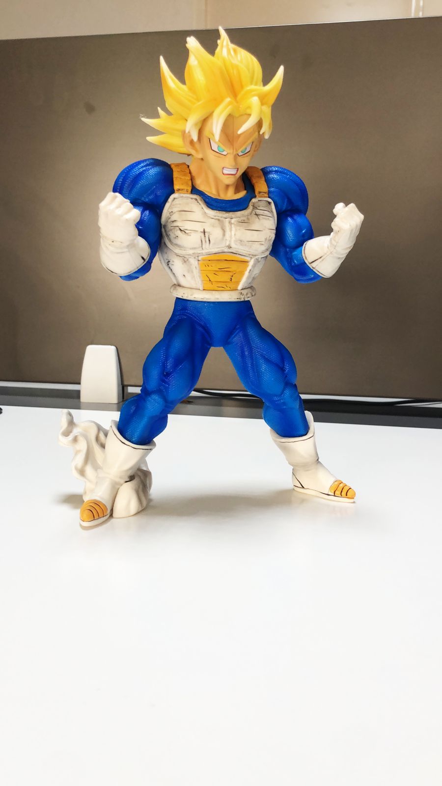 FIGURA DE AÇÃO VEGETA DRAGON BALL 28cm - NOVO