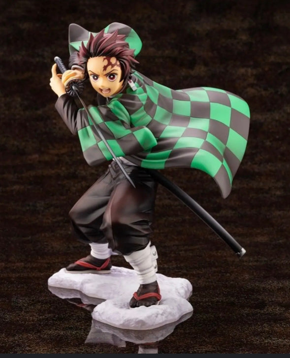 FIGURA DE AÇÃO KAMADO TANJIROU - DEMON SLAYER