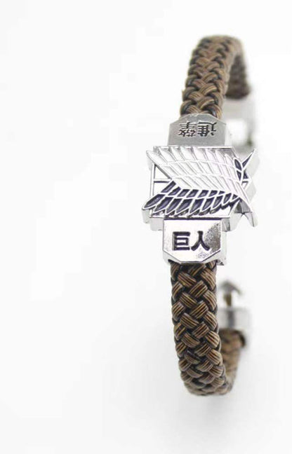 PULSEIRA DE COURO ATTACK ON TITAN