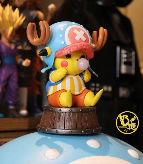 FIGURINHA DE AÇÃO PIKACHU - ONE PIECE - POKEMON