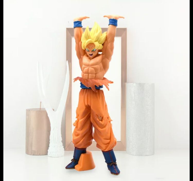 FIGURA DE AÇÃO GOKU SUPER SAYAJIN- DRAGON BALL