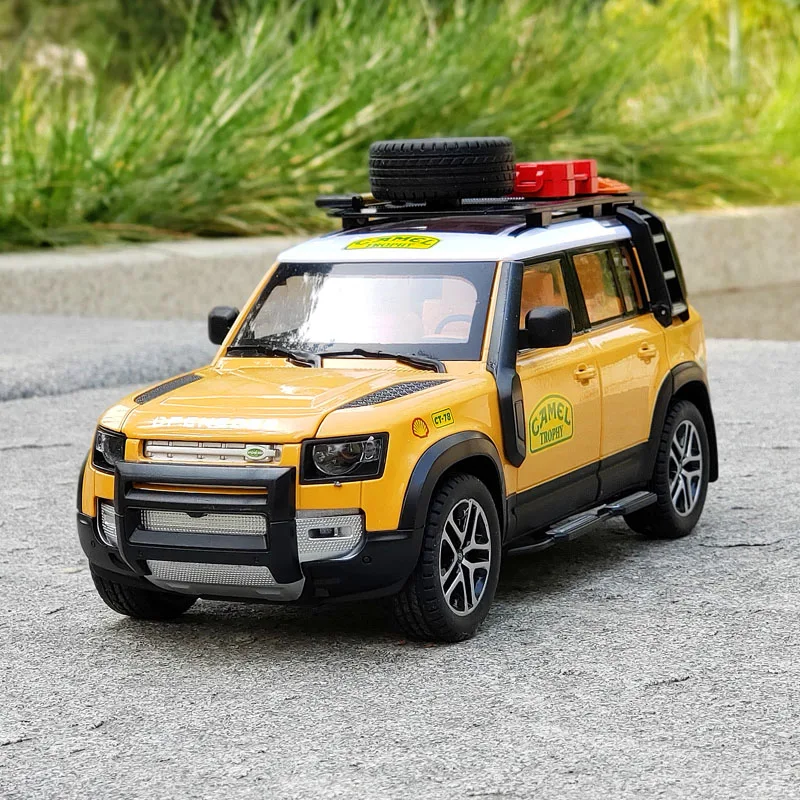 CARRO COLECIONAVEL LAND ROVER DEFENDER CAMEL TRPPHY-  1:22